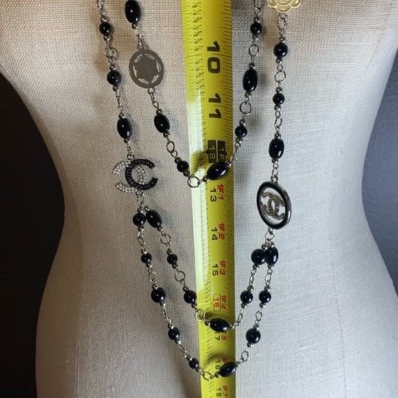 Long black necklace, double strand. Black beads with silver tone chain. - Picture 6 of 6
